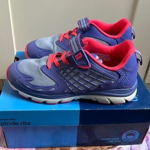 Stride Rite Girls Sneakers 2.5 Wide Purple Pink